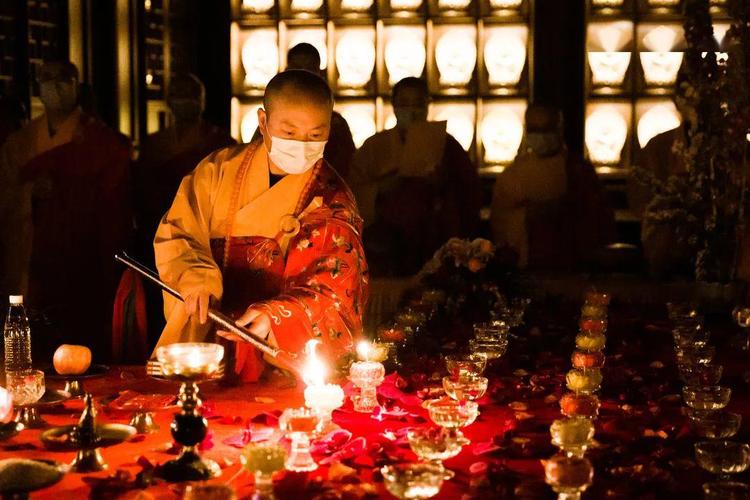 文殊院点灯祈福图片?文殊院点灯台
